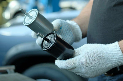 Comparatif entre un filtre a carburant neuf et un modele usage pour diagnostic auto