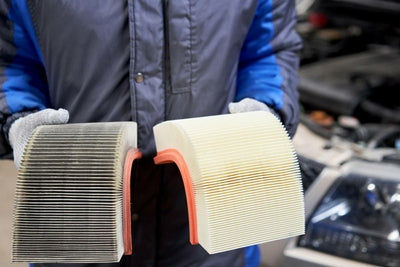 Comparaison entre un filtre d habitacle auto encrassé et un filtre neuf