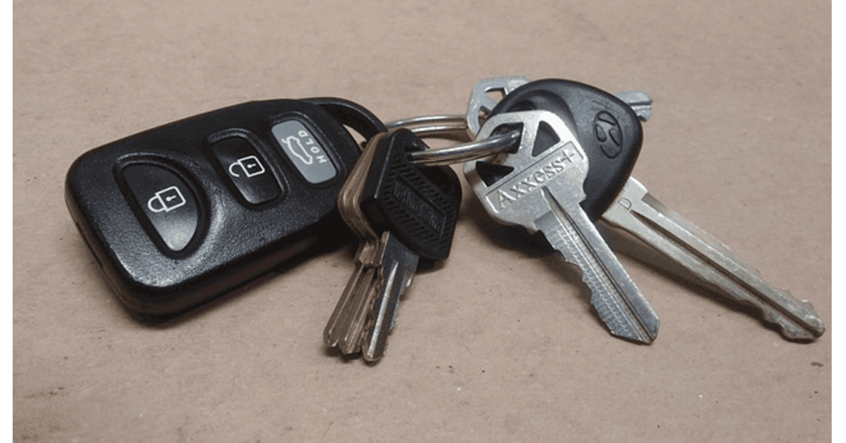 Trousseau contenant une clé de voiture Hyundai et une télécommande de verrouillage à distance