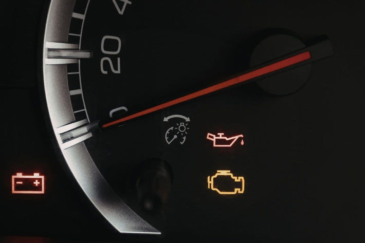 Plusieurs voyants d alerte allumes dont le voyant moteur orange et la batterie
