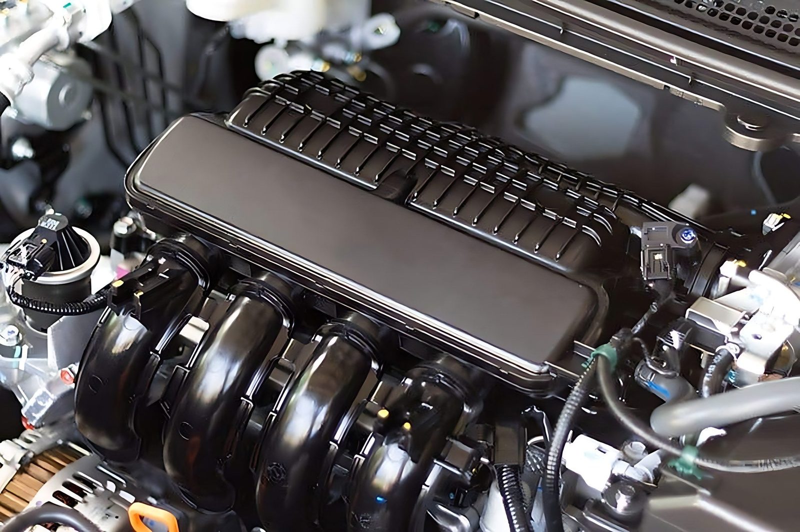 Vue detaillee du compartiment moteur d une voiture avec le systeme de poussoir hydraulique