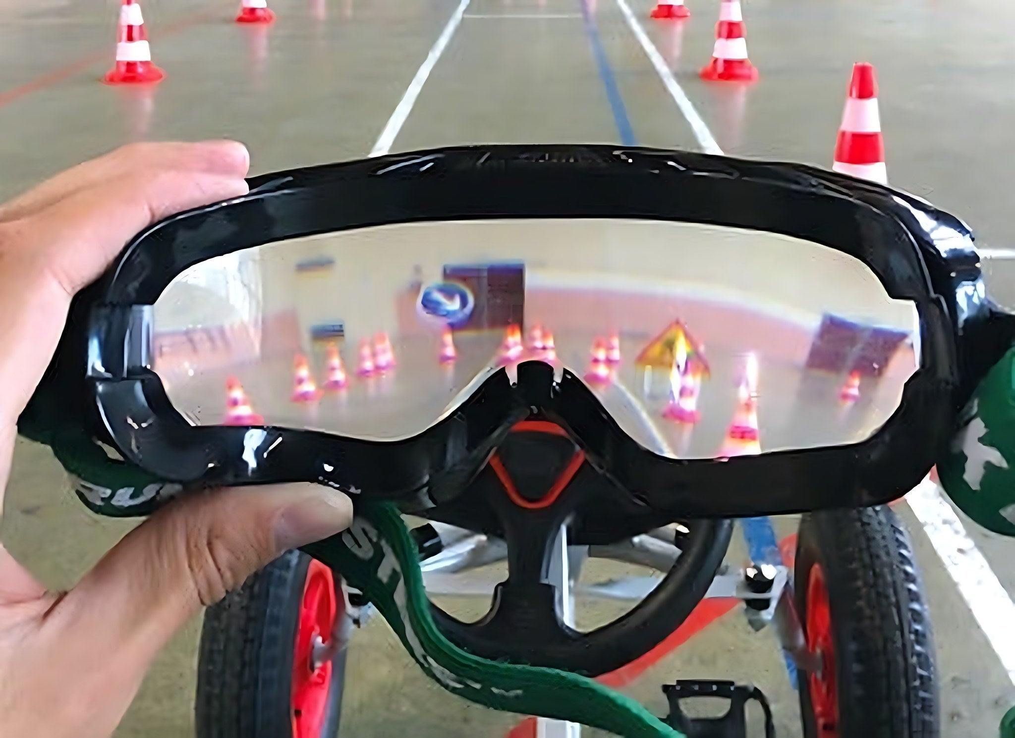 Lunettes de simulation d alcoolemie utilisees lors d un atelier de securite routiere