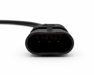 Zoom sur la prise à 3 broches de l adaptateur de diagnostic Fiat vers OBD2
