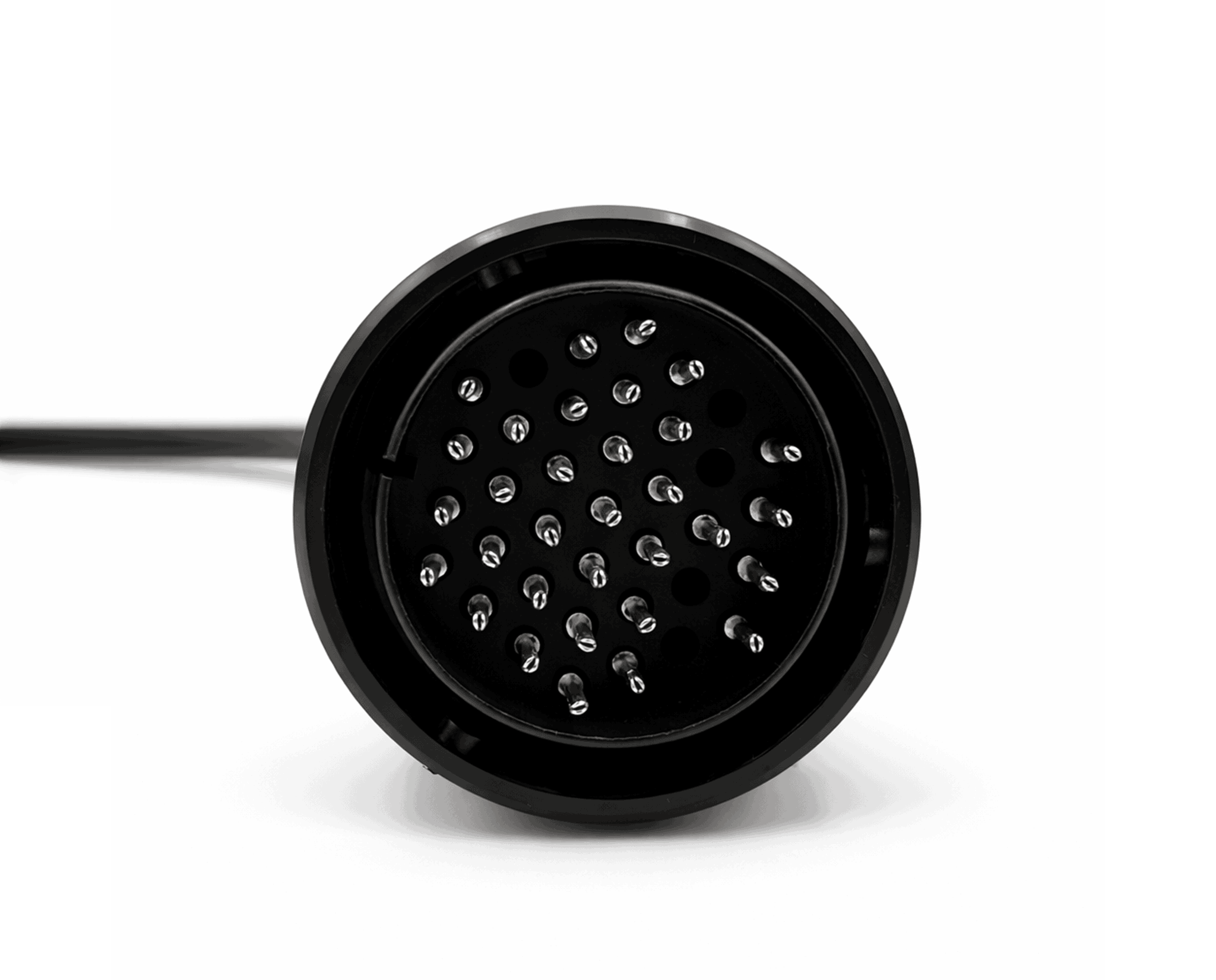 Gros plan sur la connectique mâle de l adaptateur de diagnostic MAN à 37 broches