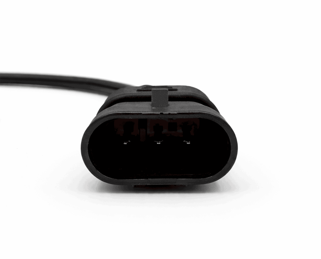 Gros plan sur le connecteur 3 broches de l adaptateur moto Ducati vers OBD2