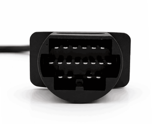 Gros plan sur la prise noire d'un adaptateur de diagnostic 17 broches Ford Toyota et Mazda