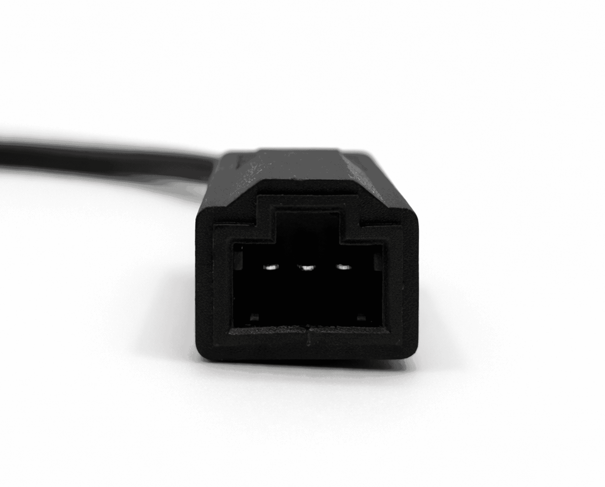 Vue rapprochée du connecteur noir femelle à 3 broches d un adaptateur de diagnostic Honda