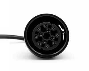 Vue de face du connecteur femelle 12 broches pour adaptateur de diagnostic camion MAN