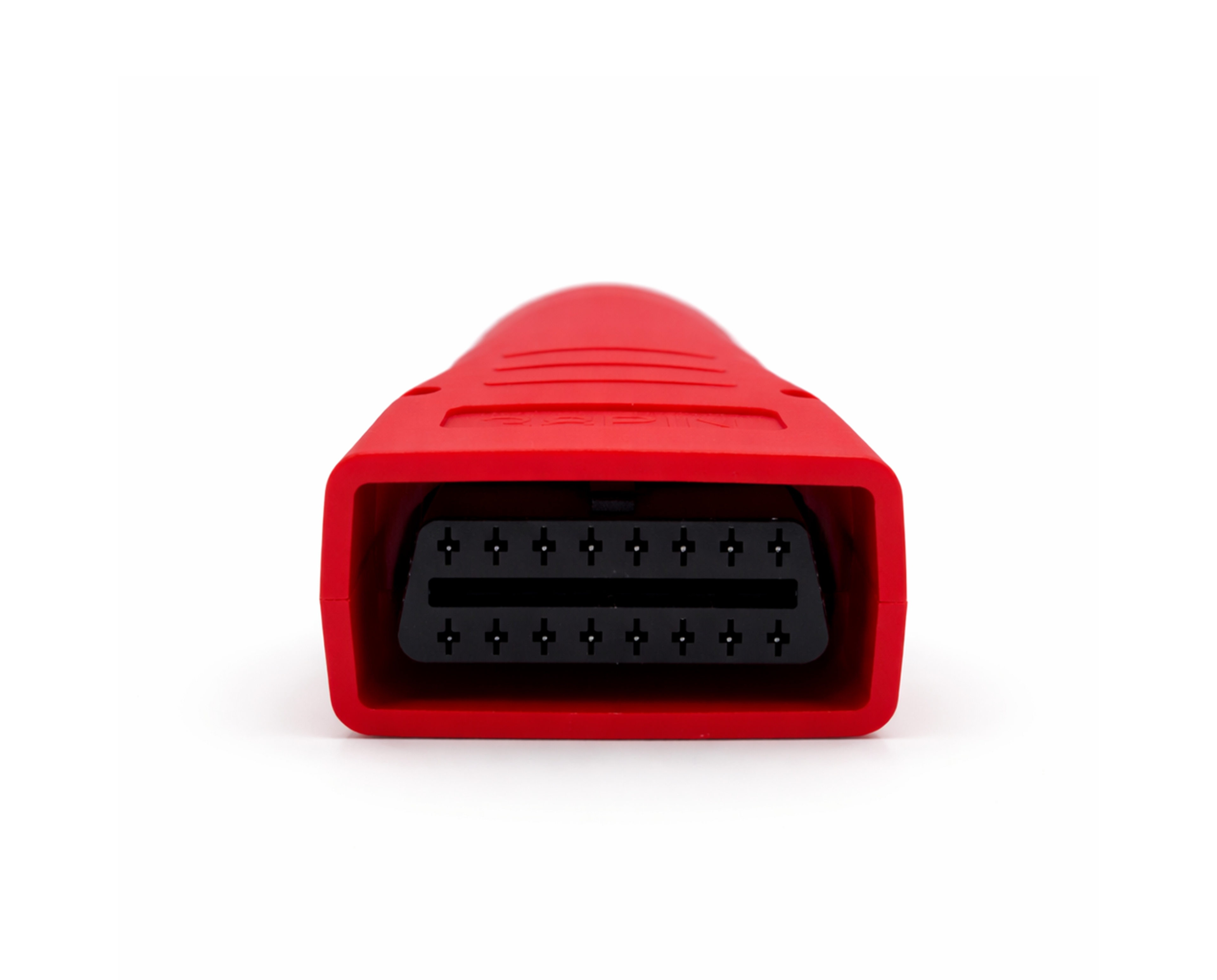 Vue arrière de la prise femelle de l'adaptateur OBD2 rouge de diagnostic Mercedes Benz