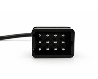 Gros plan sur la prise noire à 12 broches d un adaptateur de diagnostic automobile Renault