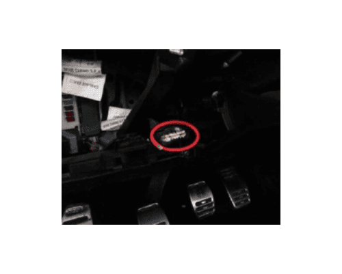 Localisation de la prise de diagnostic OBD2 sur une Alfa Romeo Giulietta
