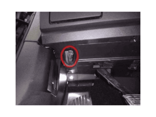 Emplacement de la prise OBD sur une Alfa Romeo Stelvio pour diagnostic auto