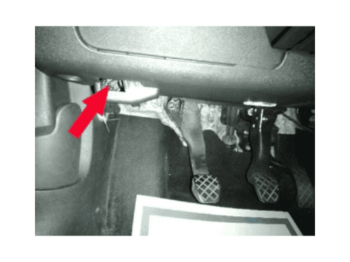 Localisation de la prise de diagnostic OBD2 sous le tableau de bord d une Audi A1 GB