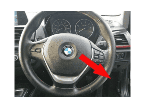 Tableau de bord et volant d une BMW Serie 1 F20 pour diagnostic auto iCarsoft