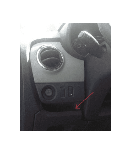Emplacement de la boite à fusibles sous le tableau de bord d'une Dacia Lodgy