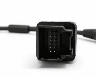Gros plan sur le connecteur 12 broches du cable de derivation sgw pour vehicules fca