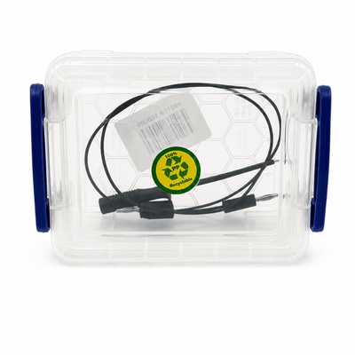 Câble de diagnostic automobile avec connecteurs noirs rangé dans sa boîte de transport transparente iCarsoft