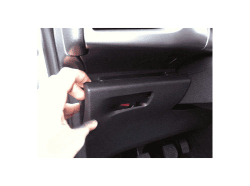 Retrait du cache fusible sur Citroen C3 pour brancher une valise iCarsoft