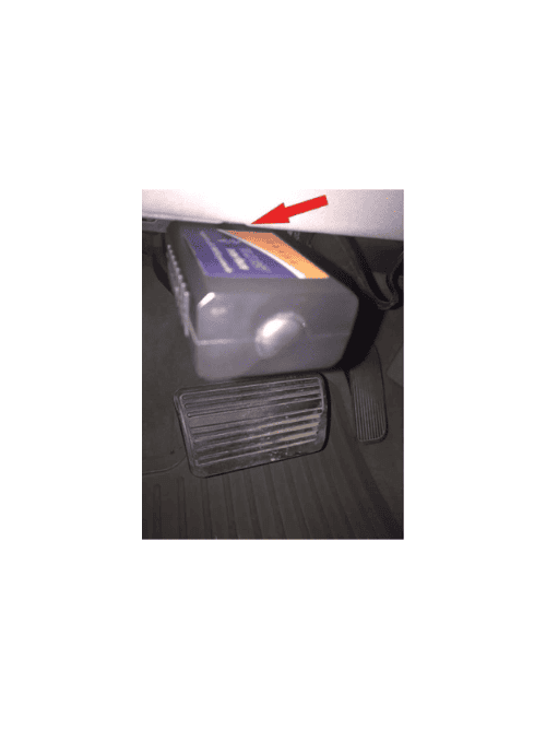 Localisation du port OBD2 au dessus de la pédale de frein sur Chevrolet Avalanche