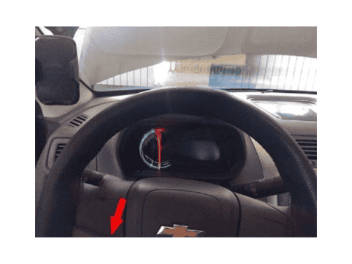 Volant et tableau de bord avec indicateur de vitesse d une Chevrolet Cobalt pour diagnostic automobile