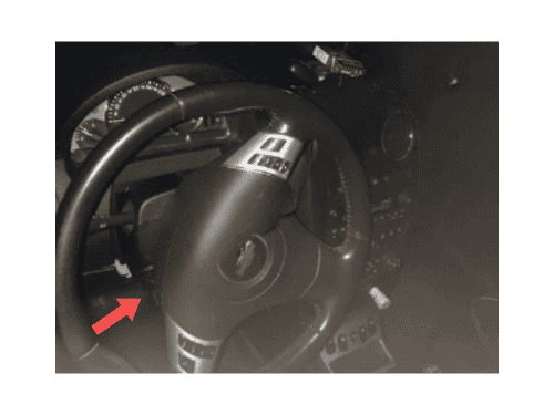 Gros plan sur le volant d une Chevrolet HHR pour le diagnostic auto