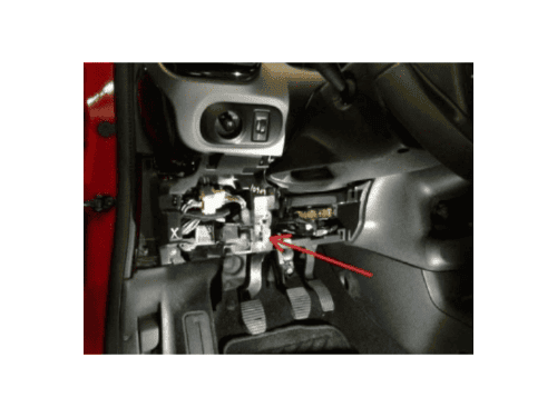 Emplacement de la boîte à fusibles et de la prise OBD sur une Citroën C4 Cactus