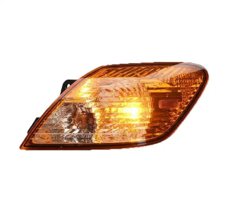 Clignotant de voiture orange et transparent avec ampoule halogene allumee