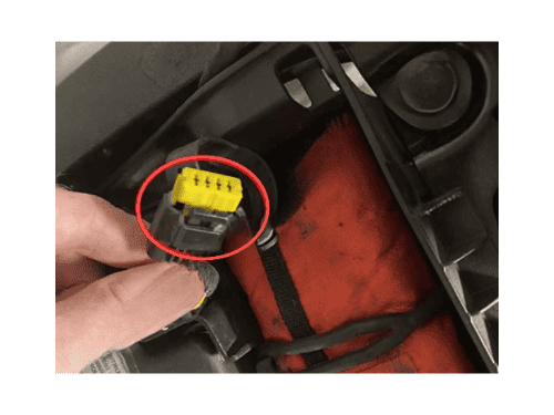 Connexion du câble diagnostic 4 broches sur une moto Ducati Monster 796