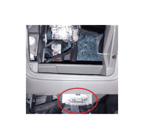 Emplacement de la prise de diagnostic OBD entourée en rouge sur une Chevrolet Spin
