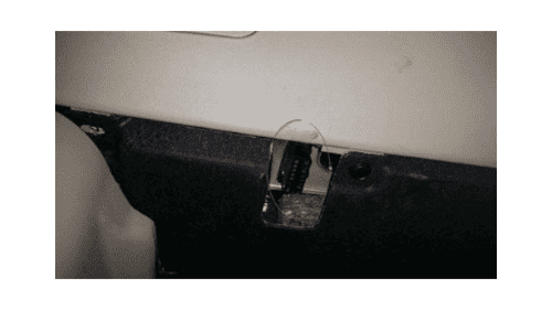 Prise de diagnostic OBD2 sous le tableau de bord d un Citroen C-Crosser