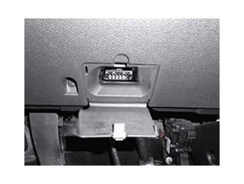 Emplacement du connecteur de diagnostic OBD sous le tableau de bord d une Ford Fusion
