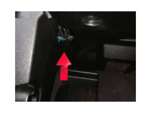 Prise de diagnostic OBD2 au dessus du repose pied pour BMW Serie 2 F22