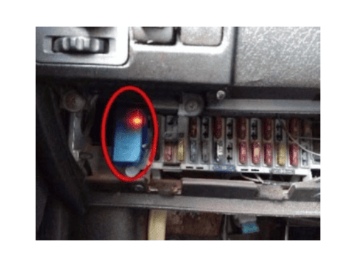 Localisation de la prise de diagnostic OBD entourée en rouge sur Chevrolet Corsa Wind