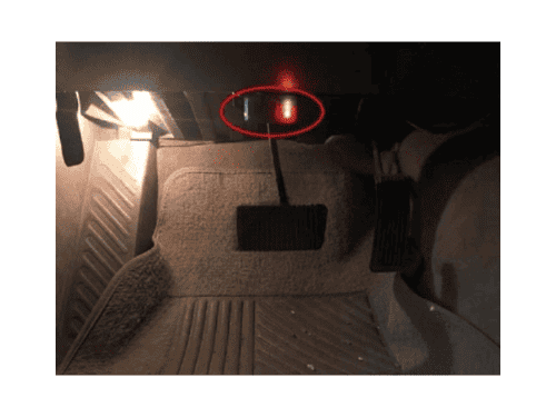 Localisation du connecteur OBD avec voyant lumineux sous le volant d une Chevrolet Lumina