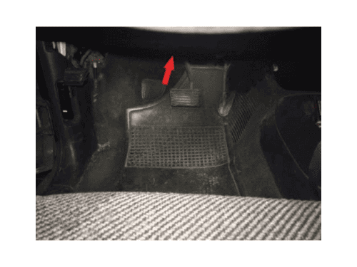 Localisation de la prise de diagnostic OBD sur le pedalier d une Chevrolet S10