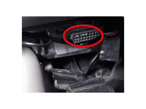 Localisation de la prise de diagnostic OBD2 sur une Chevrolet Silverado 1 Phase 2