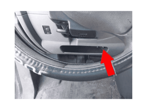 Localisation de la prise de diagnostic OBD sous le volant d un Citroen Jumpy 2