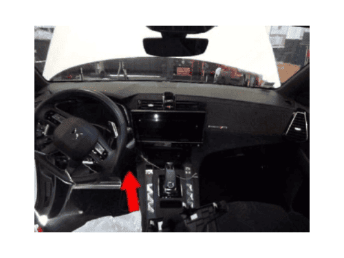 Localisation de la prise de diagnostic OBD sur le tableau de bord d une DS7 Crossback