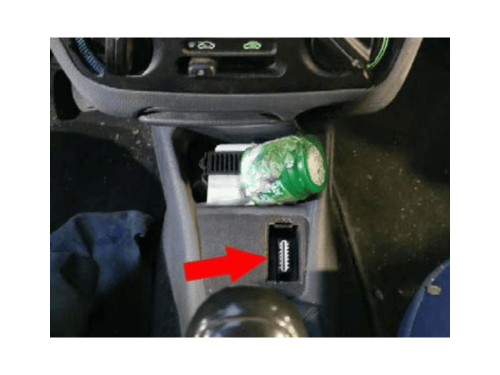Localisation de la prise de diagnostic OBD2 sur une Fiat Palio Phase 2
