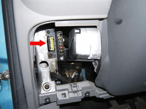 Localisation de la prise de diagnostic OBD sur une Fiat Panda 2