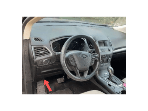 Localisation de la prise de diagnostic OBD sur le tableau de bord d'une Ford Edge 2 Phase 1