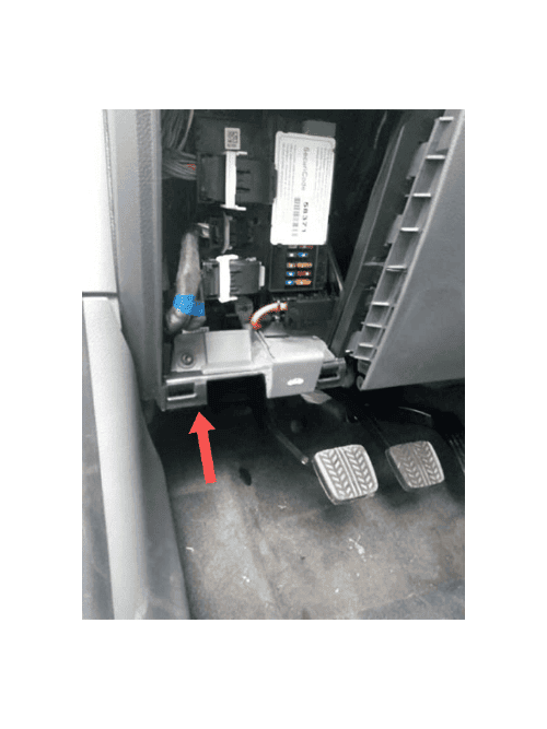 Vue du panneau conducteur montrant l emplacement de la prise OBD Ford Ranger T6