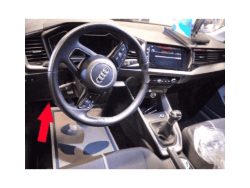 Emplacement de la prise OBD pour valise de diagnostic sur le tableau de bord d une Audi A1 GB