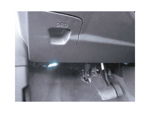 Emplacement de la prise OBD2 derrière le cache vide poche d une Ford Focus