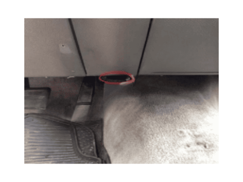 Localisation et accès à la prise de diagnostic OBD2 sur une Chevrolet Caprice 4