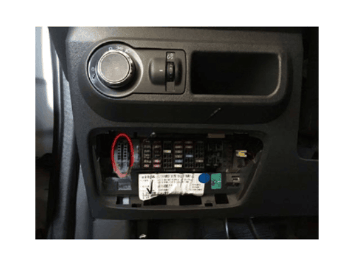 Emplacement de la prise de diagnostic OBD2 sur une Chevrolet Montana 2