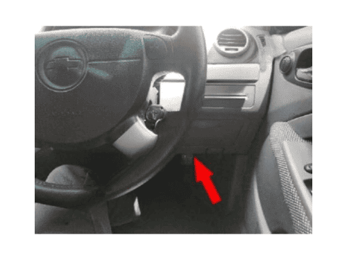 Une flèche rouge indique l emplacement de la prise OBD pour brancher une valise iCarsoft