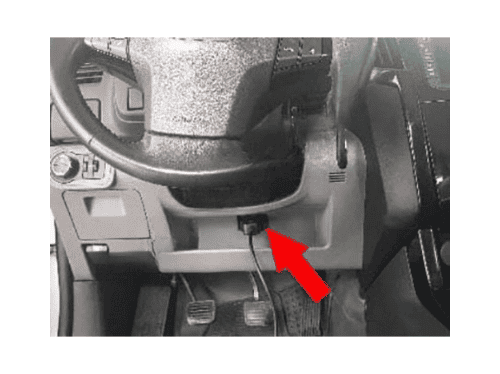 Localisation de la prise de diagnostic OBD2 sous le volant d une Chevrolet S10
