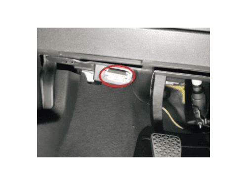 Photo montrant l emplacement de la prise de diagnostic OBD2 sur une Chevrolet Vectra C