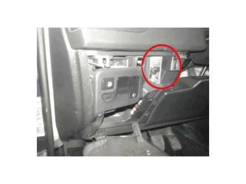 Emplacement de la prise de diagnostic OBD2 sur une Citroën C4 Picasso